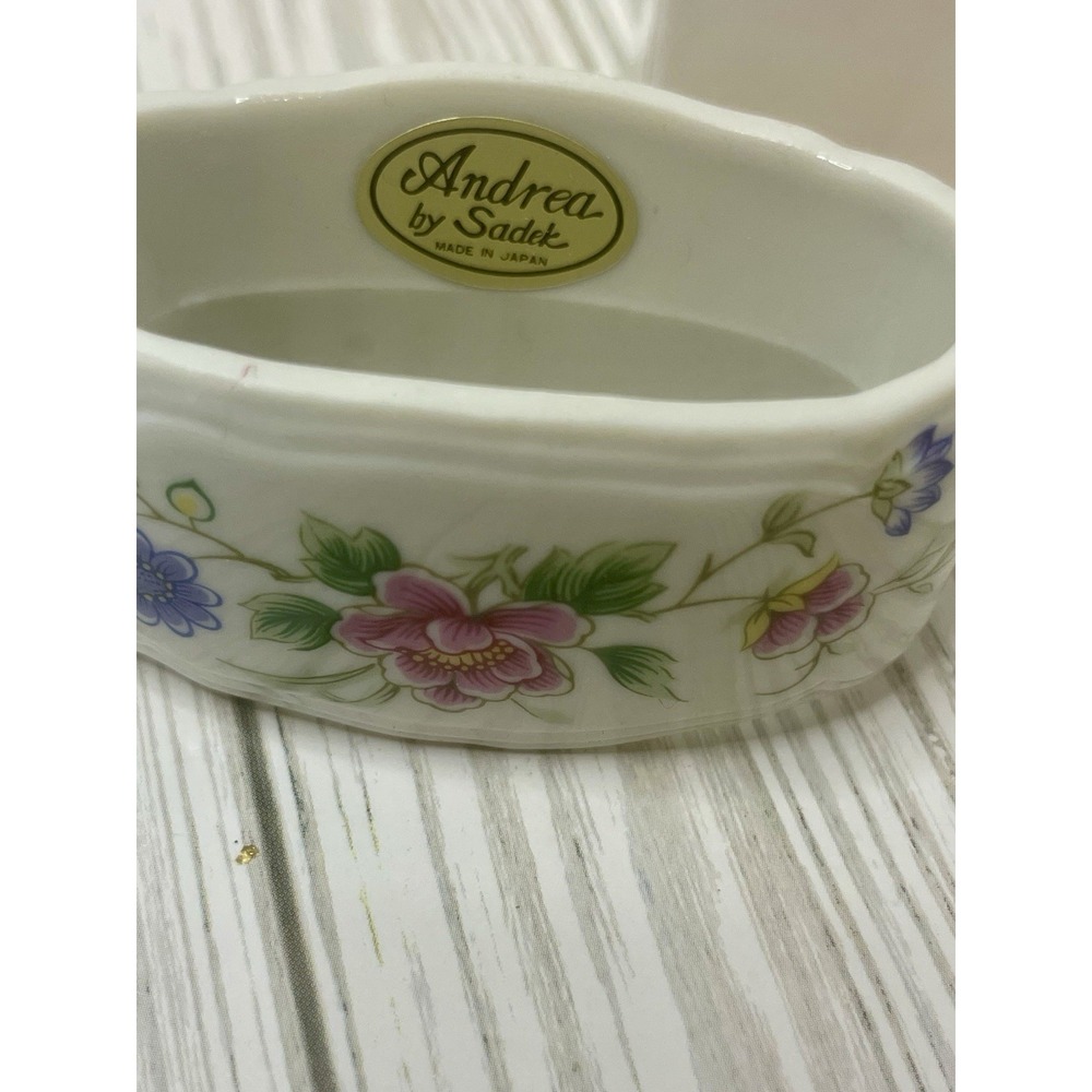 Andrea By Sadek Embossed Accents 4 Porcelain Napkin Oval Rings in floral design - Picture 2 of 4